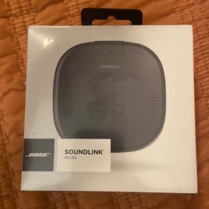 NWT! Bose Soundlink Micro-Water Proof!